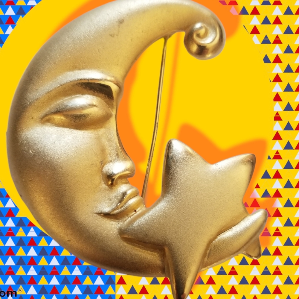 Vintage 1970s Matte Gold Tone Moon and Star Brooch - Picture 9 of 12